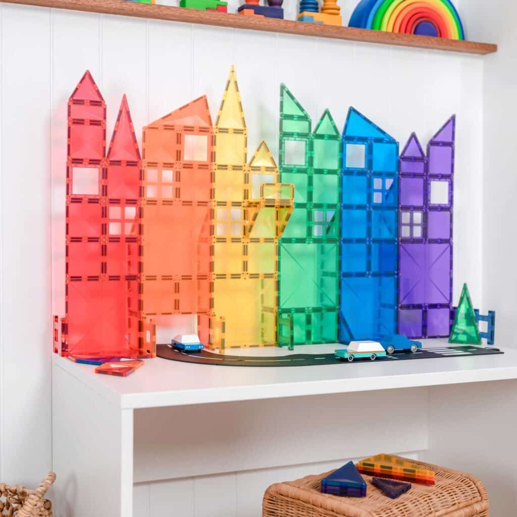 Connetix 102 daliu magnetinis konstruktorius - Rainbow creative pack Lavinamieji Zaislai builted on table