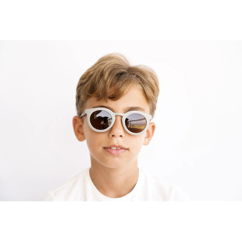 Grech&co vaikiski akiniai nuo saules vaikams ir kudikiams Bog Boy Wearing