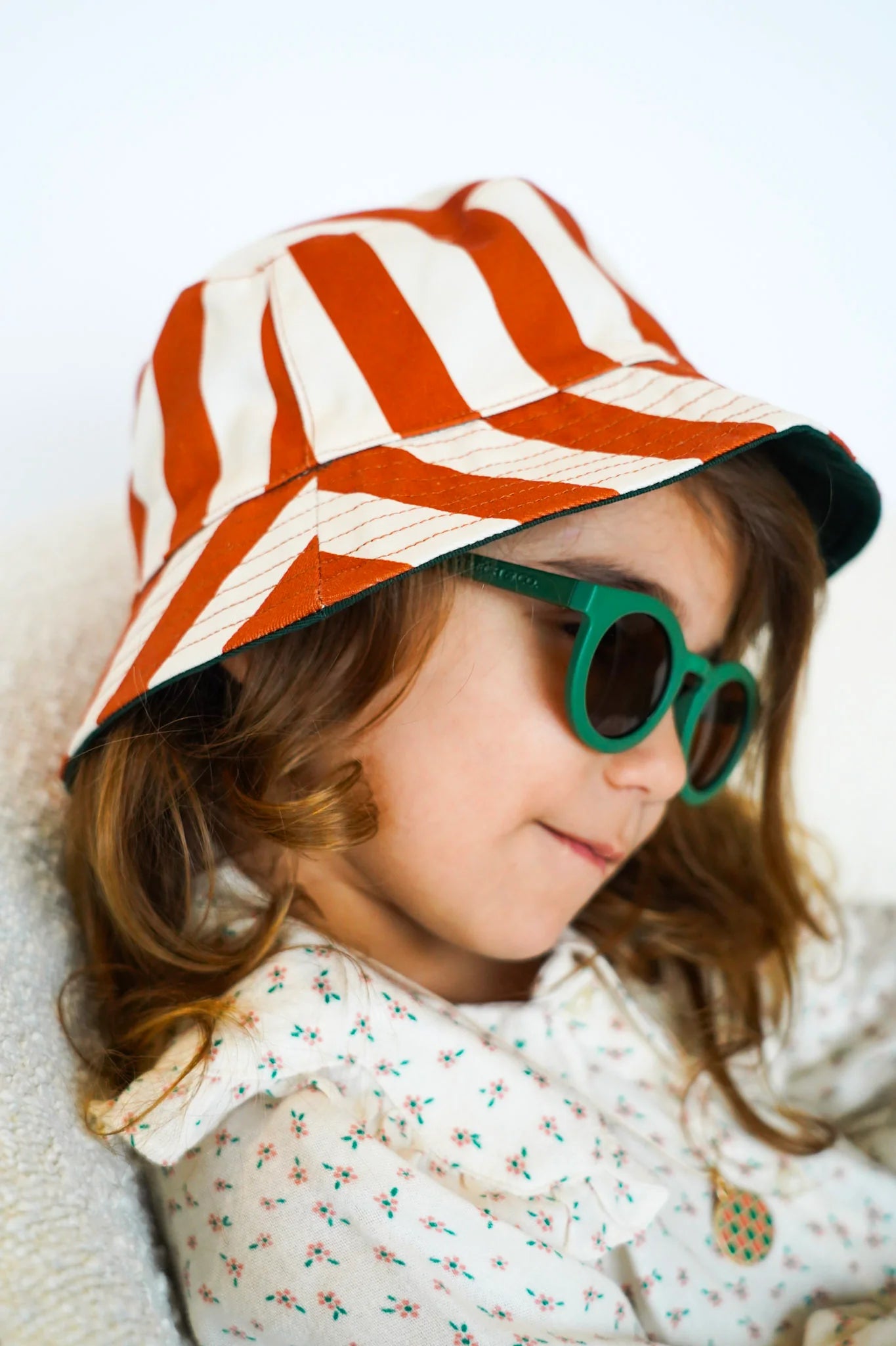 Grech&co vaikiski akiniai nuo saules vaikams ir kudikiams Orchard Girl Wearing