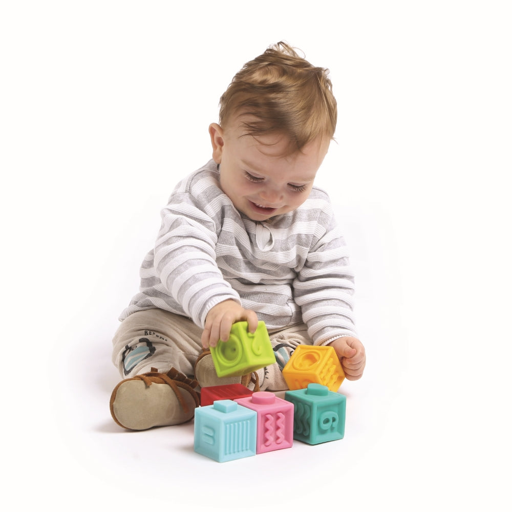 LUDI sujungiamos vaikiskos kaladeles - zaislas smulkiajai motorikai lavinti kid playing zaislai smulkiajai motorikai lavinti