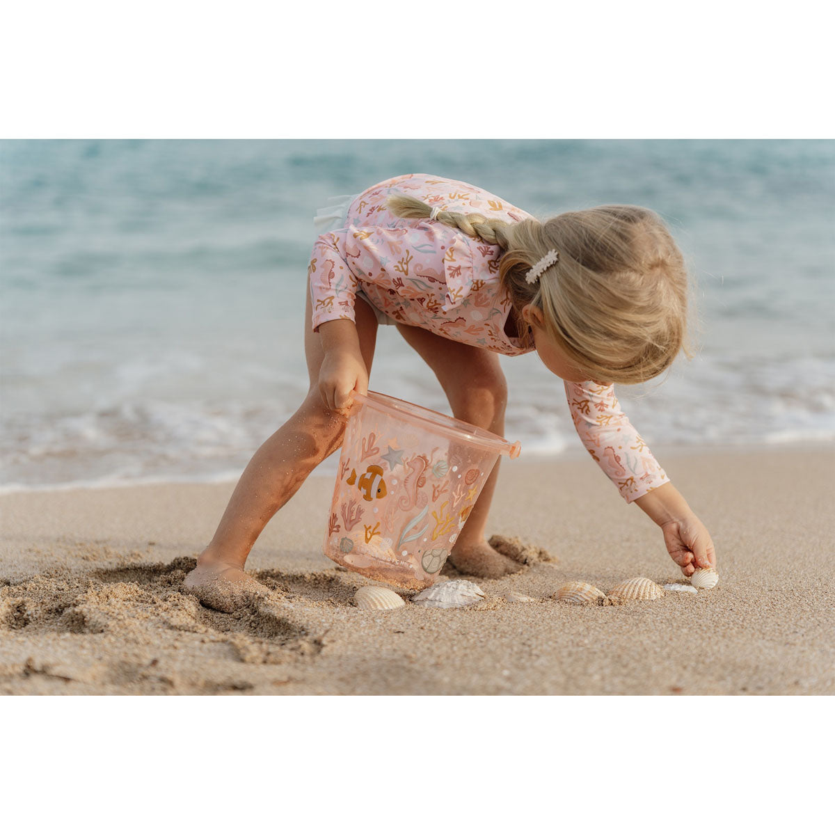 Little Dutch kibirelis Ocean Dreams Pink lauko zaislai vaikams kid playing in beach