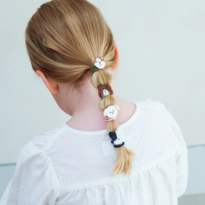 Mimi & Lula plauku gumytes mergaitems Puppy plauku aksesuarai mergaitems girl wearing