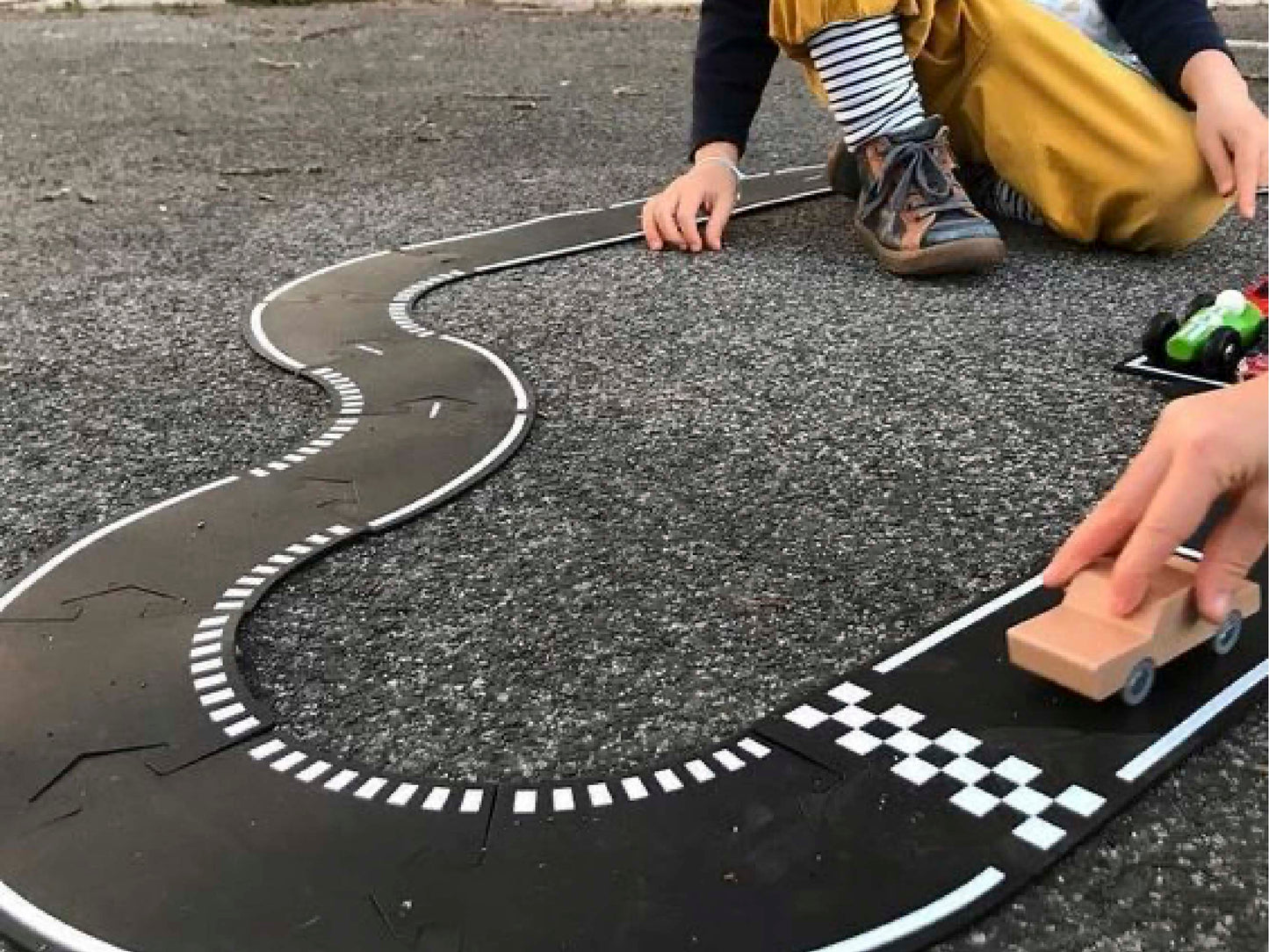 WayToPlay Grandprix masinu trasa automobiliu trasa vaikams playing outside interaktyvus zaislai lavinamieji zaislai