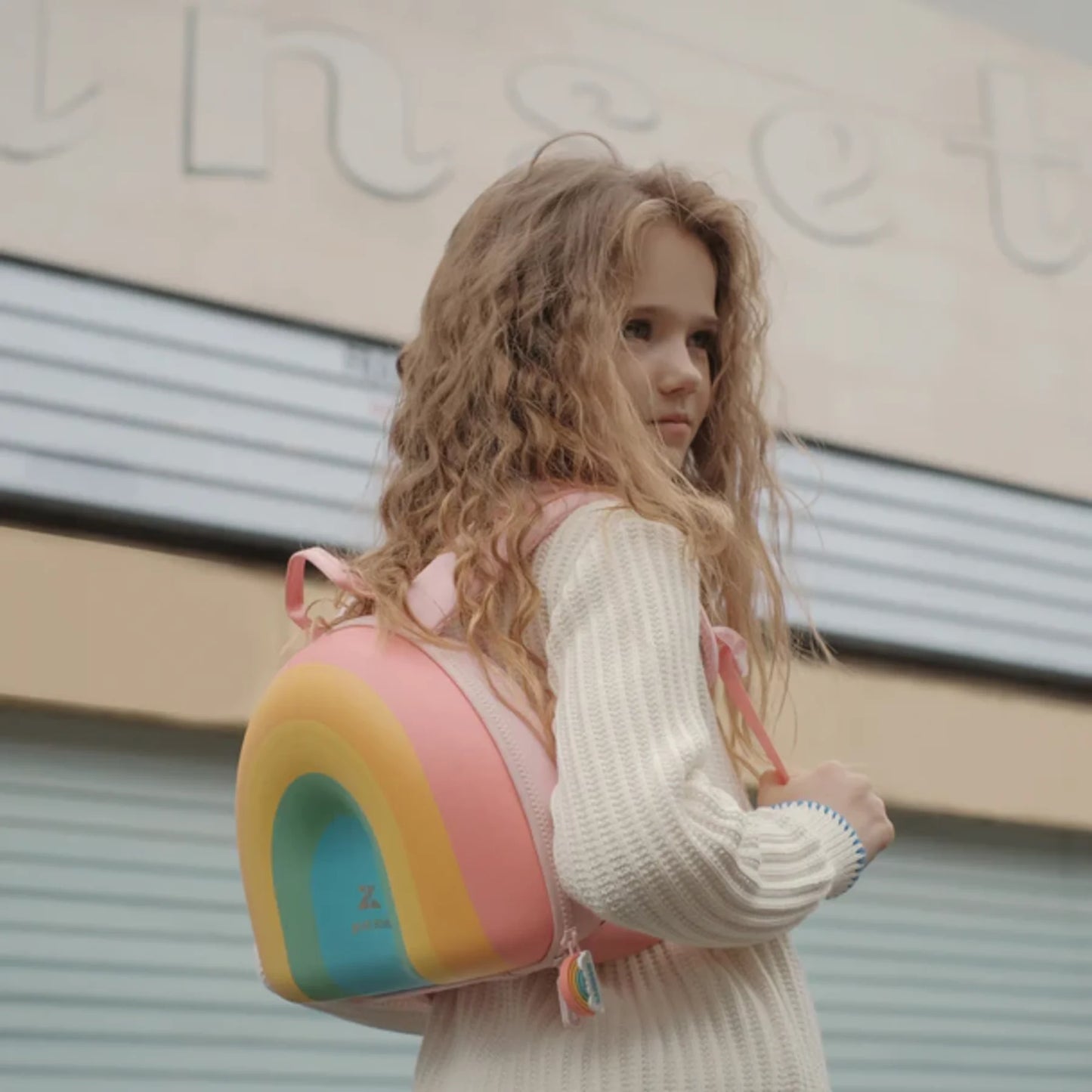 Zoyzoii vaikiska kuprine Rainbow kuprines mergaitems aikiskos kuprines darzelinukams maziems vaikams girl wearing zoyzoii