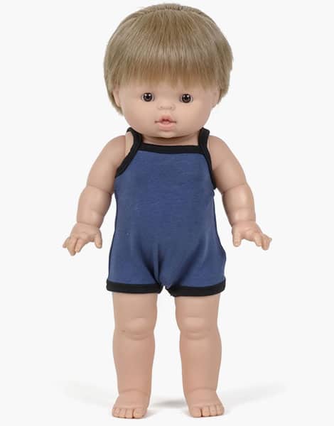 Minikane lele berniukas Archie dezuteje
