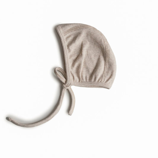 Mushie kepuryte kudikiui  su raisteliais Beige Melange prekes kudikiams