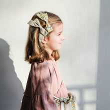 Įkelti vaizdą į galerijos rodinį, Mimi &amp; Lula plauku segtukai mergaitems Tulip Bow plauku aksesuarai mergaitems two hair clips
