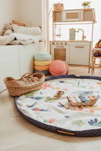 Įkelti vaizdą į galerijos rodinį, Play&amp;Go Moulin Roty dvipusis lavinamasis kilimelis ir zaislu krepsys zaidimu kilimelis in kids room picture

