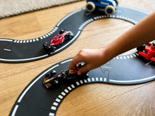 Įkelti vaizdą į galerijos rodinį, WayToPlay Grandprix masinu trasa automobiliu trasa vaikams lavinamieji zaislai interaktyvus zaislai closeup
