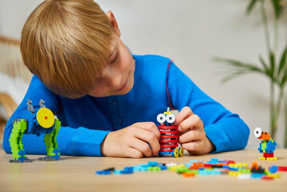 plus plus konstruktorius mokausi statyti robotus 250 detaliu edukaciniai zaislai kid playing sample figures lavinamieji zaislai