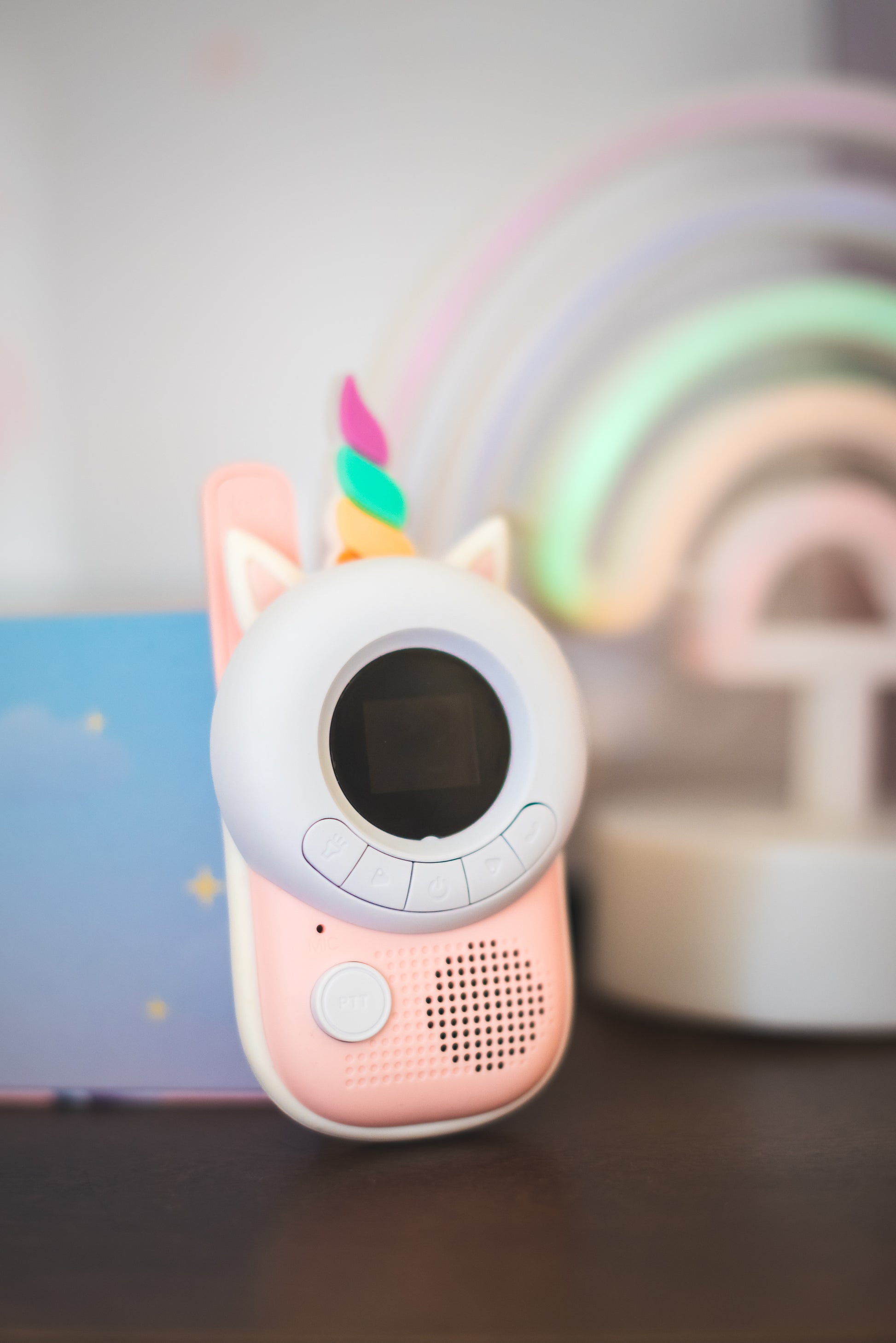 zoofamily walkie talkie unicorn racijos vaikams on table