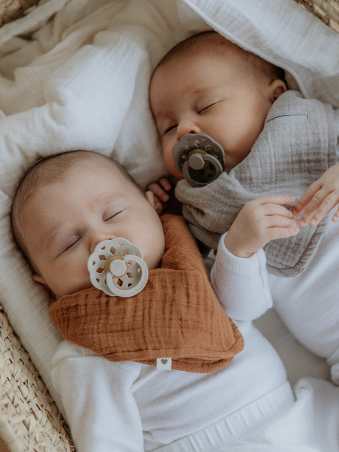 Bibs Ciulptukai Boheme 2 dydis 6 18 men Sage Cloud Kids Sleeping in bed