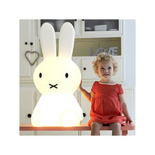 Įkelti vaizdą į galerijos rodinį, Mr Maria Miffy XL naktine lempa vaikiskas sviestuvas kid playing naktine lempa prie lovos
