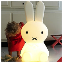 Įkelti vaizdą į galerijos rodinį, Mr Maria Miffy XL naktine lempa vaikiskas sviestuvas naktine lempa prie lovos
