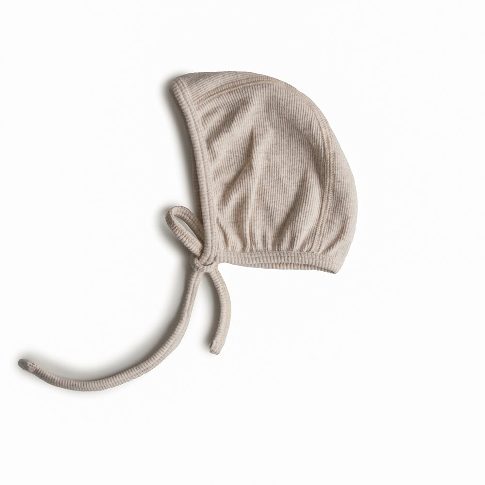Mushie kepuryte kudikiui  su raisteliais Beige Melange prekes kudikiams