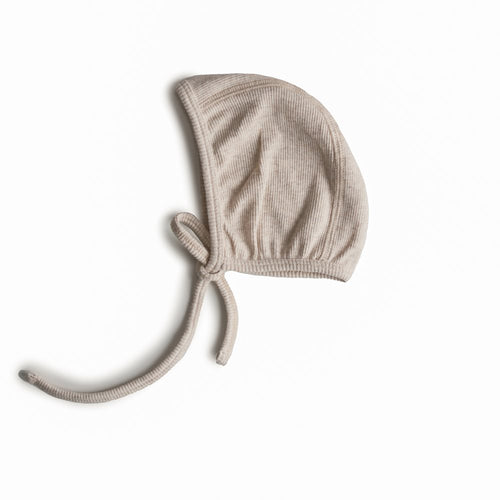 Mushie kepuryte kudikiui  su raisteliais Beige Melange prekes kudikiams